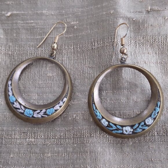 VINTAGE PAINTED FLOWERS HOOP EARRINGS - Picture 1 of 4